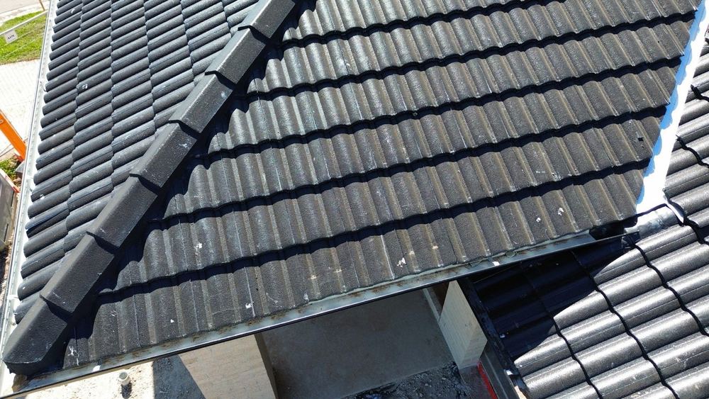Gutter brackets spaced too far apart, so the gutter can sag and overflow, found during a construction stage inspection in Tarneit